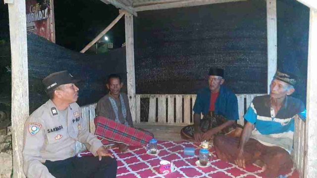 Cegah Kebakaran saat Musim Kemarau, Bhabinkamtibmas Polsek Solokuro Imbau Warga Tingkatkan Kewaspadaan