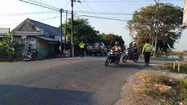 Commander Wise Pagi, Polsek Sarirejo Siagakan Personel di Persimpangan untuk Jaga Kelancaran Lalu Lintas