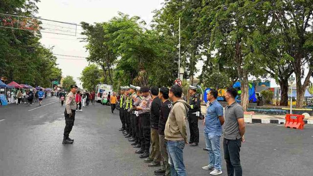 Polres Lamongan Terjunkan 48 Personel Amankan Jalan Sehat Sarungan Hari Santri