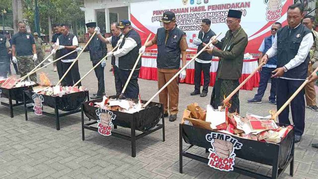 Tekan Peredaran Rokok Ilegal, Lamongan Musnahkan 835.823 Batang dengan Nilai Rp 1,23 Miliar