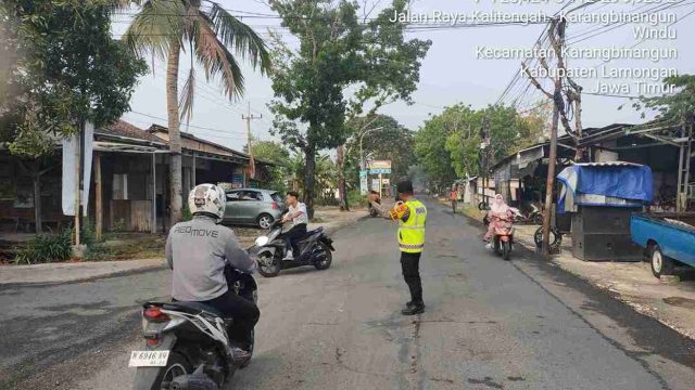 Polsek Karangbinangun Lamongan Siaga Pagi, Atur Lalu Lintas di Kawasan Sekolah