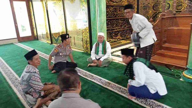 Kapolsek Sarirejo Gelar Jumat Keliling, Berikan Imbauan Kamtibmas kepada Jamaah
