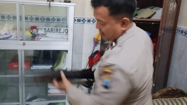 Pastikan Kesiapsiagaan Personel, Polsek Sarirejo Cek Senpi dan Inventaris Usai Serah Terima Penjagaan